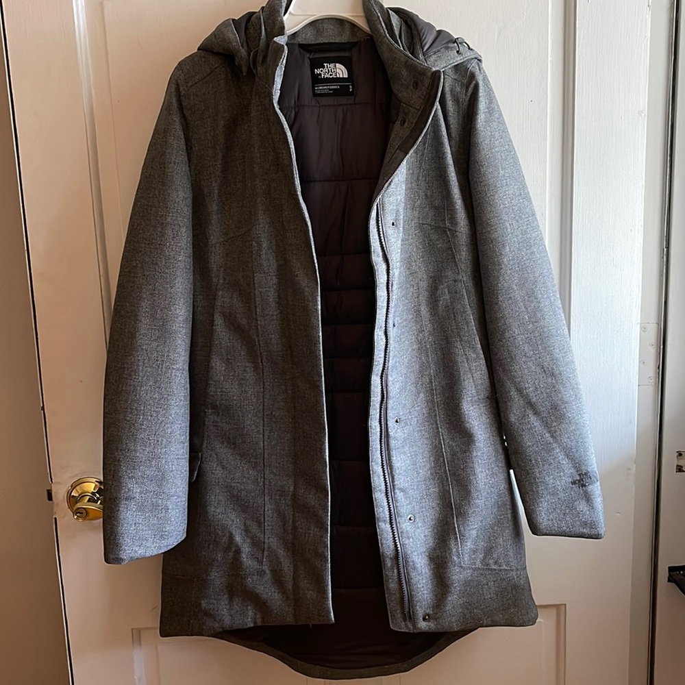 HOODED NORTH FACE PARKA (worn once)